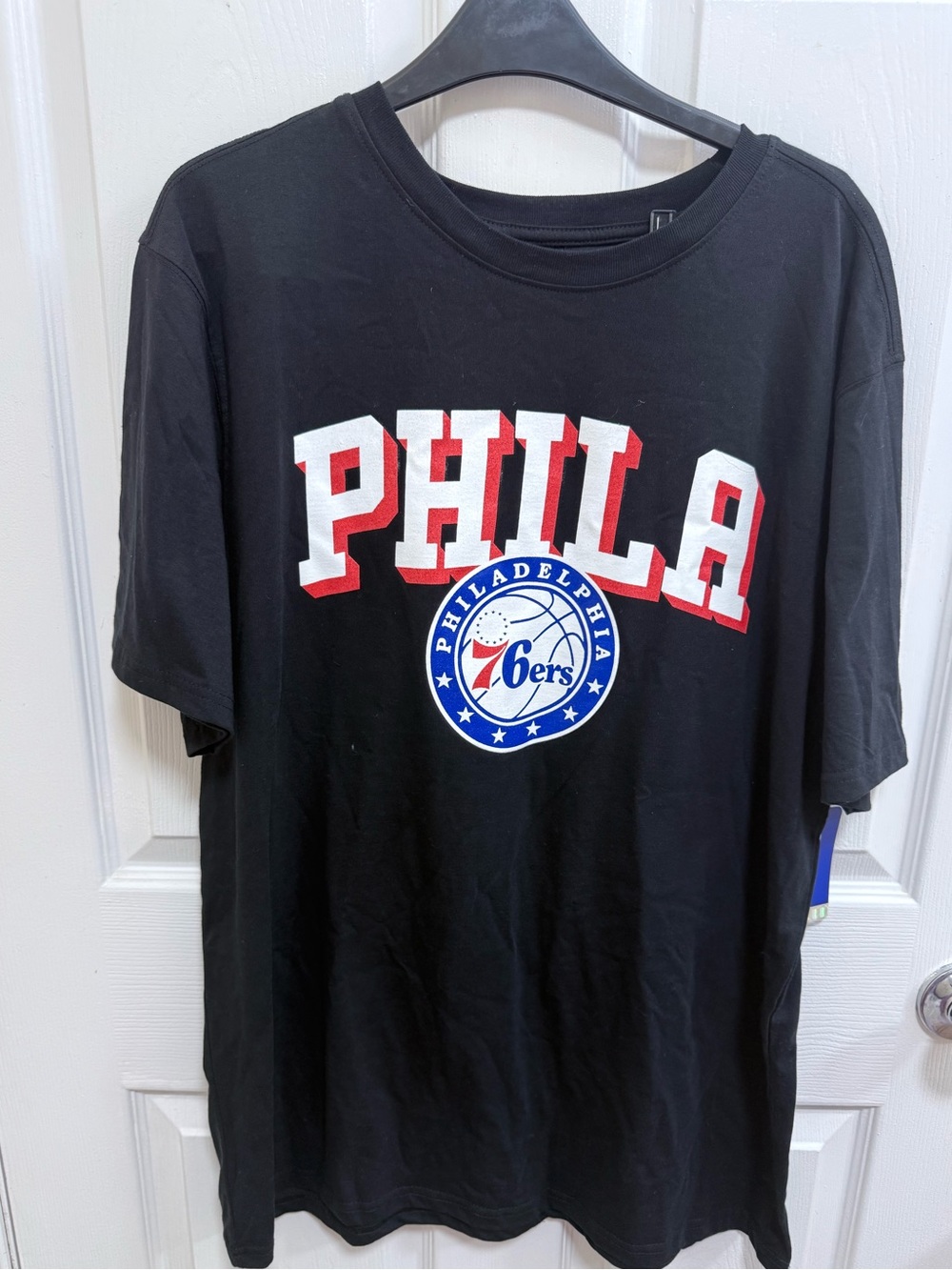 NWT Philadelphia 76ers LeBron James Black Graphic Tee, Size XL